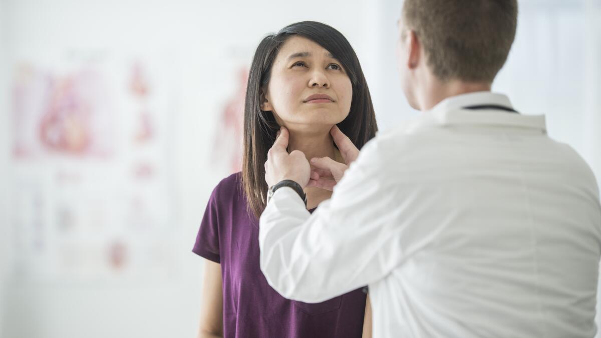 10 Cara Mengatasi Leher Sakit Tanpa ke Dokter